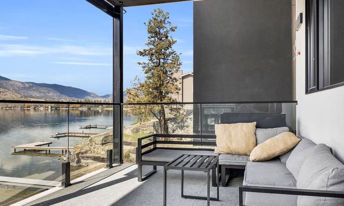 Okanagan-Similkameen House | Luxe Lakeside Home w/Private Dock, Views & Boat Lift