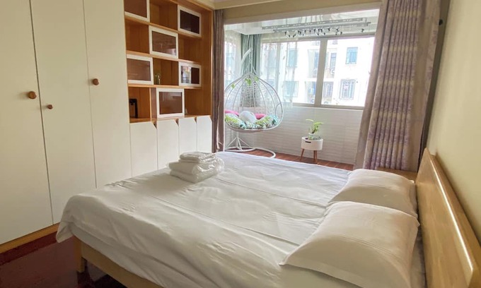 Hongqiao House | Modern Luxury Apartment near Metro Line 9 Caoyangjing, Smart Features!