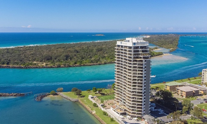 Tweed Heads Apartment | Seascape Apartments Unit 802 Central Tweed Heads with abundant water views, Wi-Fi Included