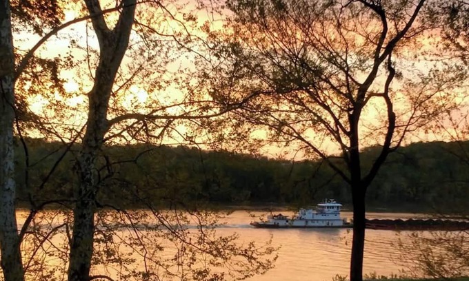 Prospect House | 3-bedroom riverfront townhome in fabulous Prospect with WiFi, AC, Pet Friendly.