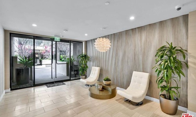 Beverly Grove Condo | Quiet Luxurious 2-bed/2Bath in the heart of West Hollywood