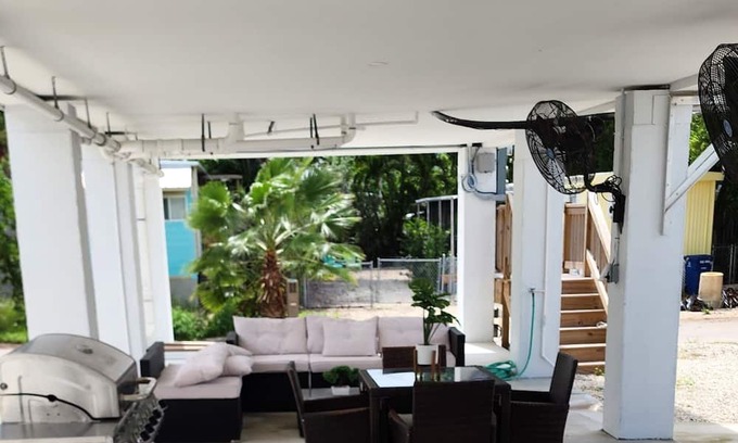Tavernier House | Charming 2-bedroom house with AC, WiFi in brilliant Tavernier