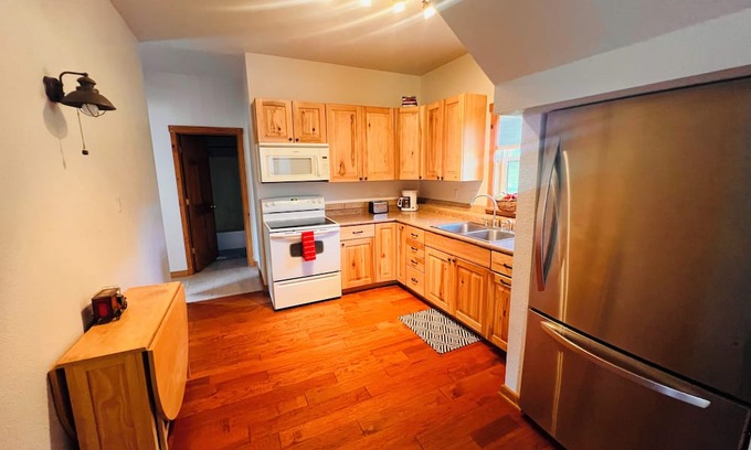 Nemo House | Charming 3-bedroom House with WiFi in Serene Nemo