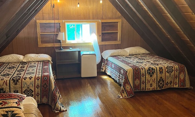 Northeast Michigan Ski Chalet | Cozy chalet in marvelous Harrietta with WiFi. On Orv and Snowmobile trails.