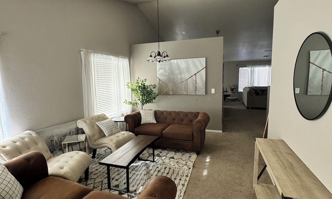 Oakley House | Charming 1 bedroom with private bathroom in 3 bedrooms house in Oakley with WiFi