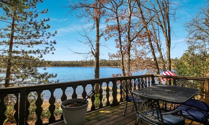 Webster Cabin | Peaceful retreat on quiet and sought after Pike Lake