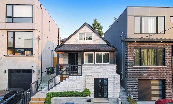 Oakwood Village House | Detached Home w/ private Backyard - Midtown Toronto - Quiet Street - Accesible