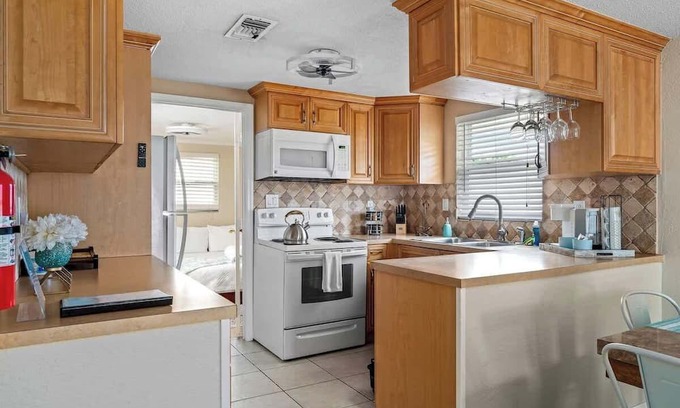 Bradenton House | Heated Pool + Near IMG & Beaches + King Bed + 4BR