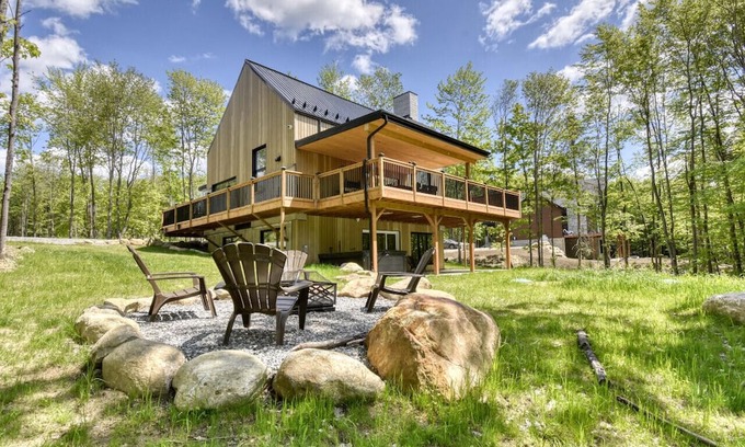 Amherst House | Havre de Paix | Hot Tub | Game Room | Pool Table