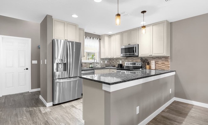 Clermont House | Lakefront, Patio 3 bedroom