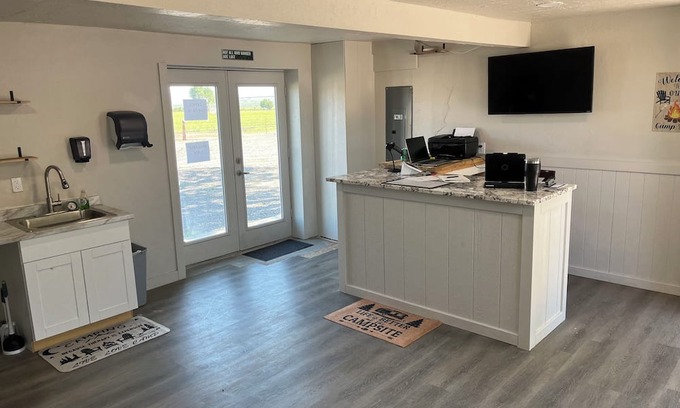 Panguitch RV Rental | Glamping bunkhouse, located minutes from Bryce Canyon national Park
