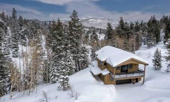 Tollgate Canyon House | Bear Necessities w/PC ski views