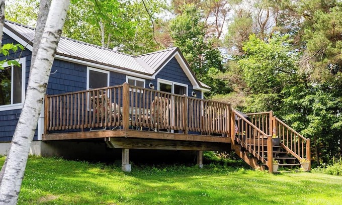 Belfast Cabin | Little Blue Cottage on the lake