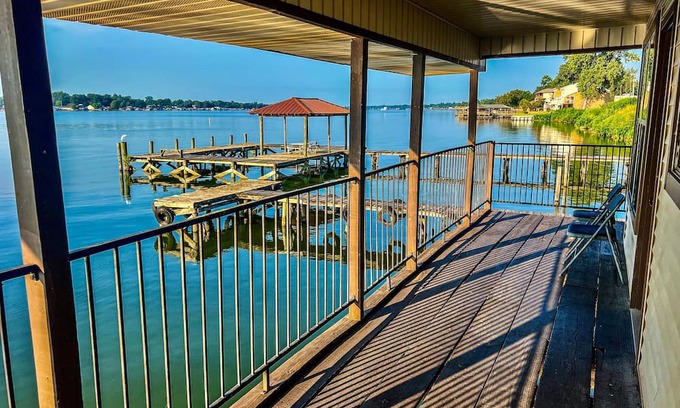 New Roads House | Pointe Breeze Kitchenette #15