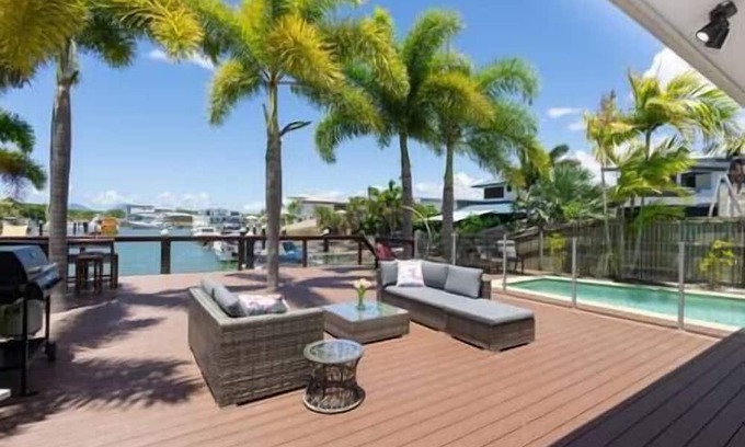 Trinity Park House | Trinity Beach 2BR Apartment; Pools, 500 m to beach!