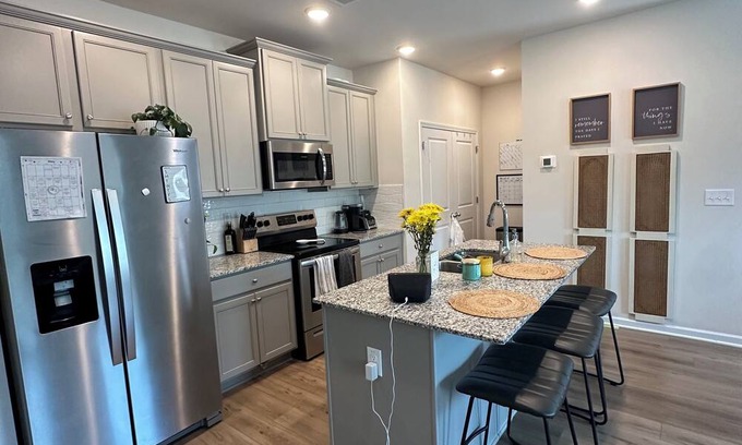 Villa Rica House | Beautiful home 20 minutes from amusement park, parks, shopping, and hospitals