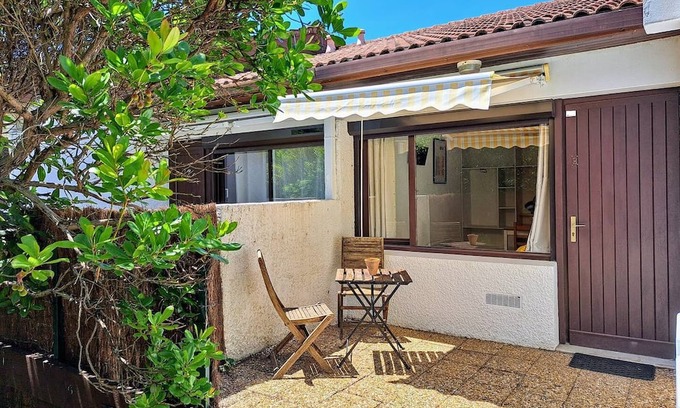 Lit-et-Mixe Apartment | Comfortable studio close to shops and oceans