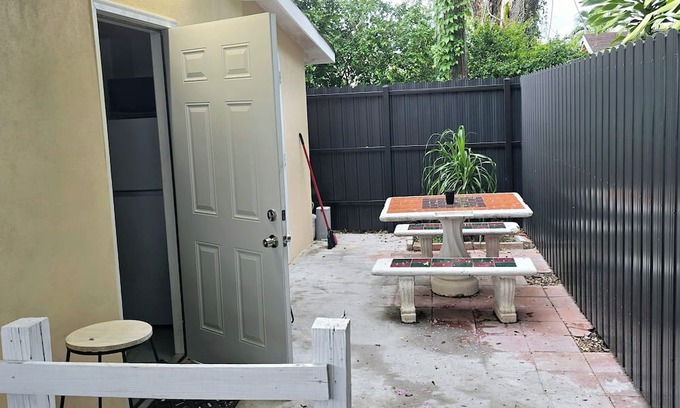 Hialeah Apartment | Cozy 1-bedroom apartment with AC and WiFi in charming Hialeah