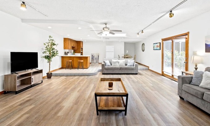 Baker Street House | Bright and Spacious Back House