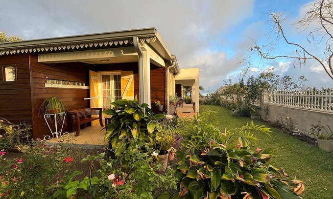 Petite-Ile Cottage | Gite Petite Île, 2 bedrooms, 4 persons