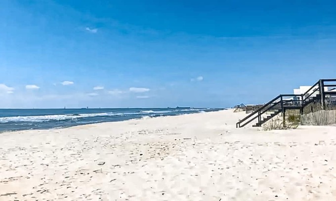 Fort Morgan Pines House | Cozy home across from the beach w/sunrise and sunset views