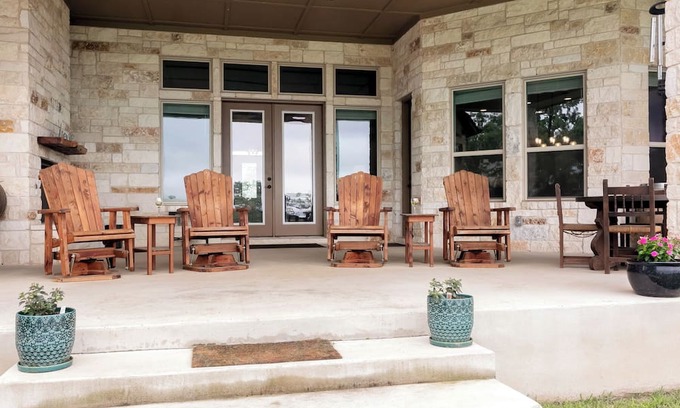 Willow City Bed & Breakfast | Porter Haus: Wildflower | 1/1 King Suite, Breakfast Provided