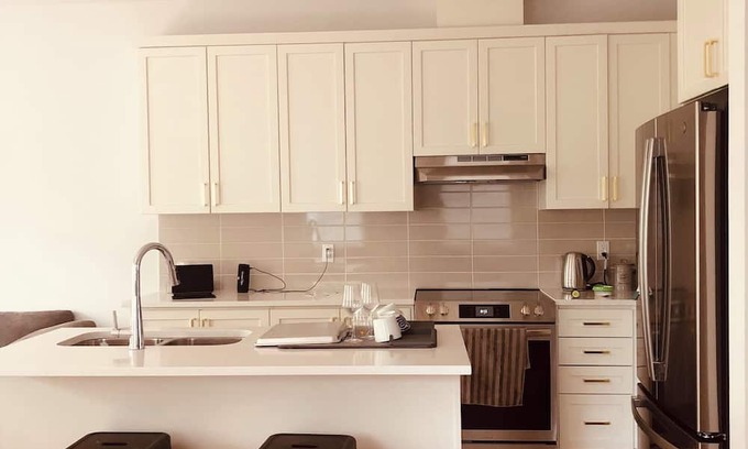 Wellington House | Modern, spacious and new home in Wellington - walking distance to all amenities!
