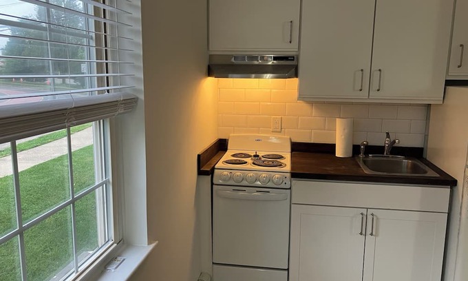 Stamford Apartment | Newly renovated 1bd clean and bright apartment close to train! Soon furnished.