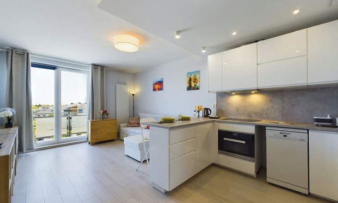 Pogorze Apartment | Apartment With Parking Gdynia by Renters