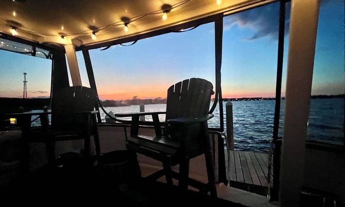 Manteo Boat Rental | Slipped Inn -Yacht/Pool/Gym/ Bar/Prime Location