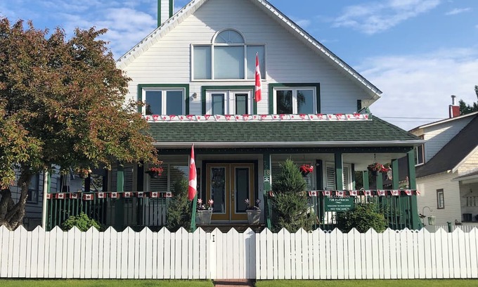 Jasper Apartment | Private suite steps from downtown and miles away from your worries!