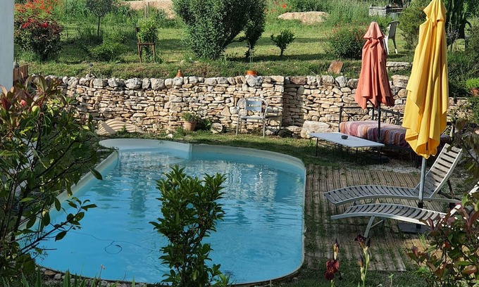 Saint-Martin-de-Castillon House | Holiday Home 'Hanna En Luberon - Le Boisset' with Mountain View, Wi-Fi and Air Conditioning