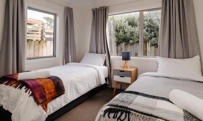 New Plymouth House | Cosy Hideaway On Pioneer