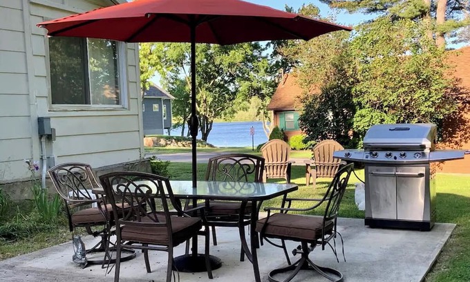 Rotterdam Junction Cottage | Private Lake View Cottage on Ballston Lake. 9 miles to Saratoga!