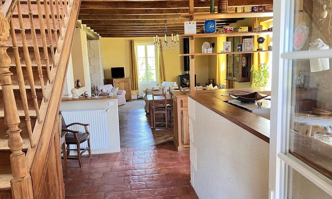 Doudrac House | Holiday Home 'Maison Les Gourrets' with Private Pool, Private Terrace and Wi-Fi