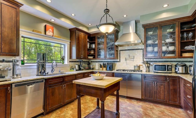 Gardiner House | Gateway to the Gunks: Winery Walks & Rock Walls
