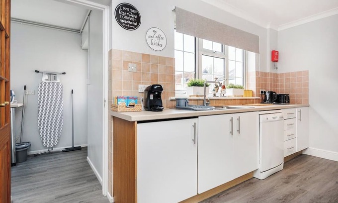 Ascot House | Exclusive August Ascot Deal for 8 Guests