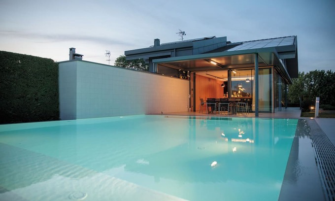 Arzergrande Villa | [30 min from Venice] LUXURY VILLA with SPA, POOL AND JACUZZI