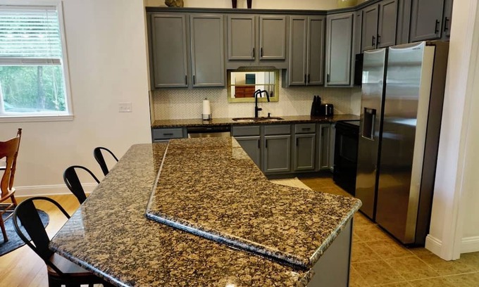 Freeport House | Bay Breeze House-Close to the Bay and a short drive to Beautiful 30A Beaches