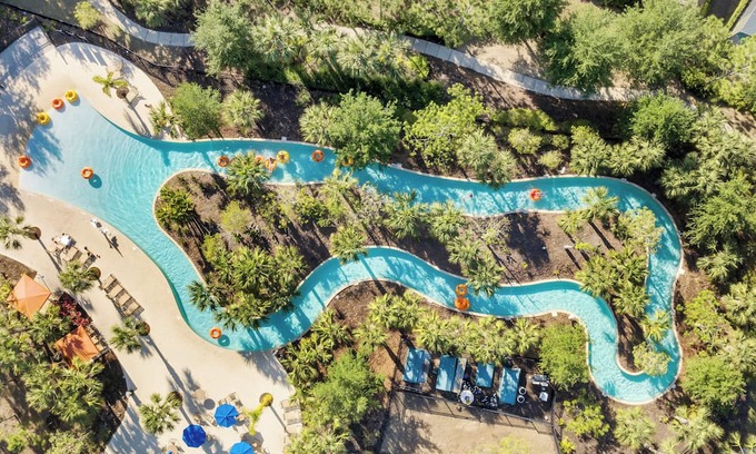 Briargrove Villa | Luxury House - WaterPark Access Private Pool and Jacuzzi