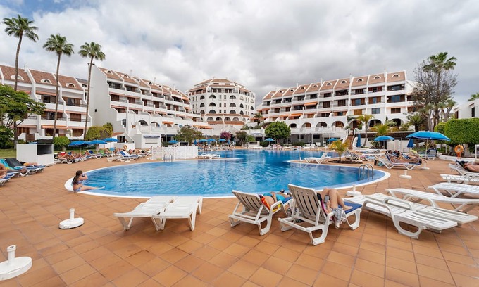 El Madronal Apartment | Vacation Studio 'Center Parque Santiago 2' with Sea View, Wi-Fi and Air Conditioning