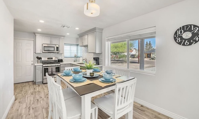 Coronado House | Phoenix Retreat, Main House and Casita, Sleeps 8