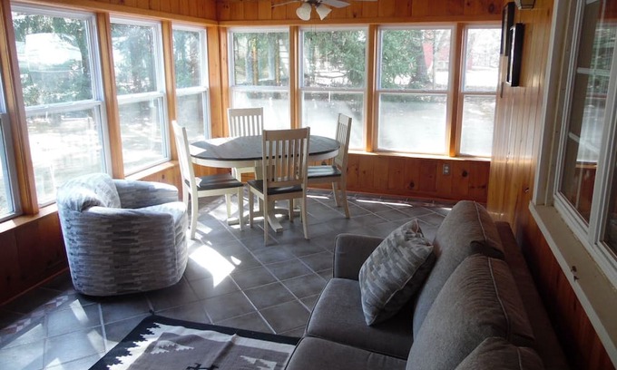 Tawas City House | Tawas Point Cottage close to State Park and Marina