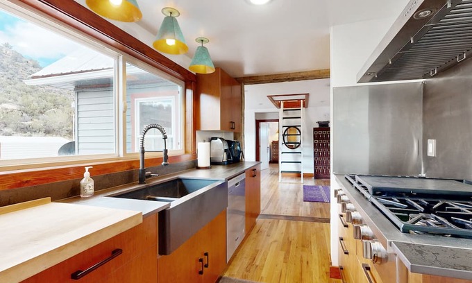 Naturita House | 2-story duplex with mtn views, deck, grill, W/D, & AC