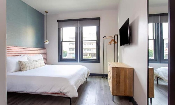 Civic Center Apartment | Queen Room Near Asian Art Museum SAN