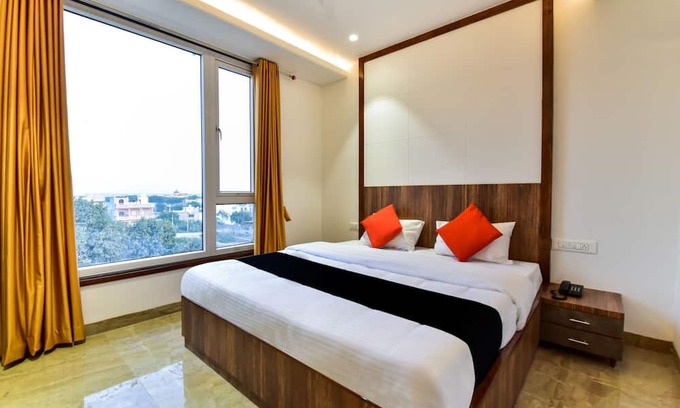 Uchiyarda Hotel | OYO Capital O Maurya Inn