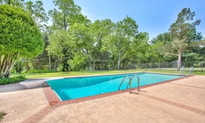 Sherman Cottage | Oasis In The Suburbs