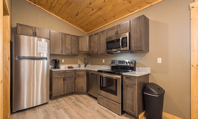 McHenry Cabin | Grandview Cabin Suite 27-Hot Tub, Dog Friendly