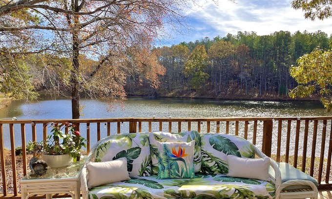 Wake Forest House | ⭐️LAKE VIEW RETREAT⭐️ Water Front Home at the Holliday Homestead