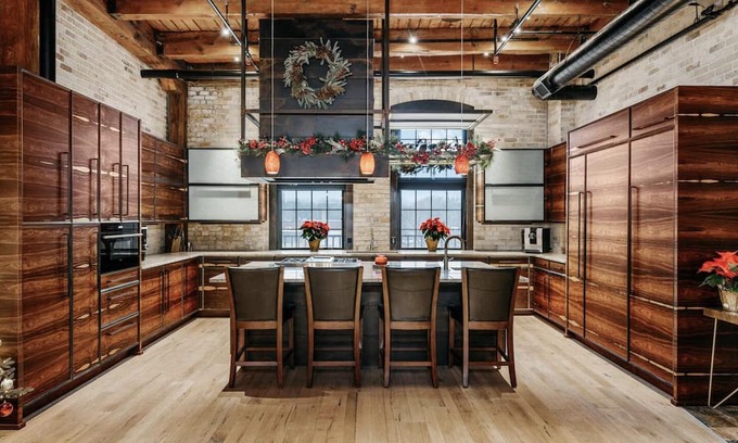 Traverse City Condo | Exquisite 3BDR Penthouse in Downtown TC